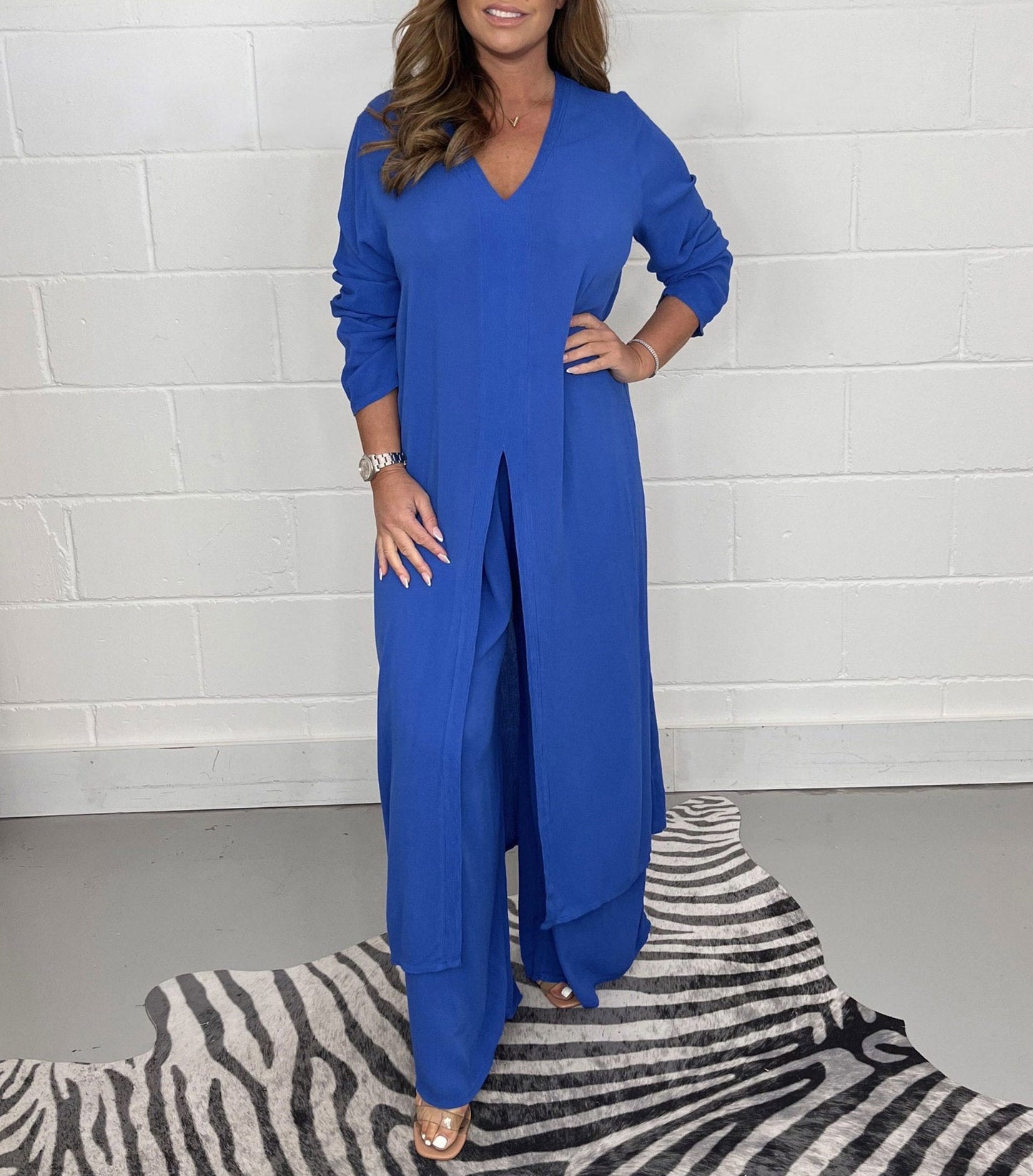 Costume deux pièces décontracté avec haut long et pantalon assorti