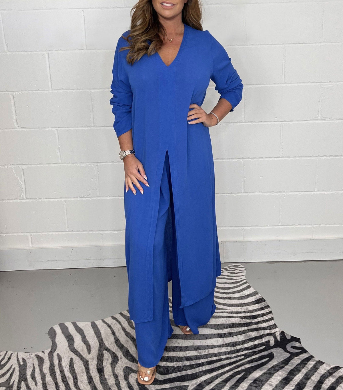 Costume deux pièces décontracté avec haut long et pantalon assorti