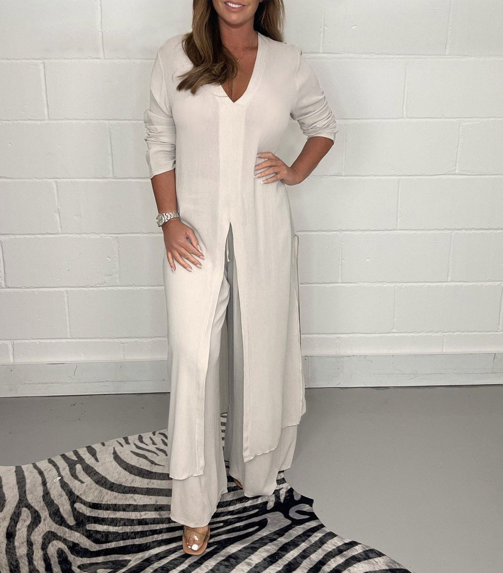 Costume deux pièces décontracté avec haut long et pantalon assorti