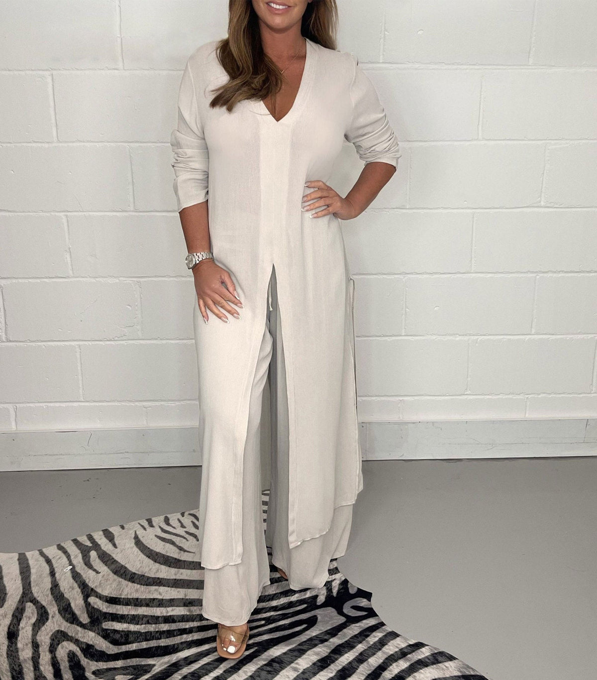 Costume deux pièces décontracté avec haut long et pantalon assorti